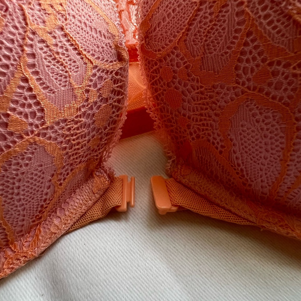 Lace Underwire Bra in Coral